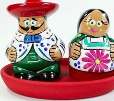 Couple Mexican Set Shakers